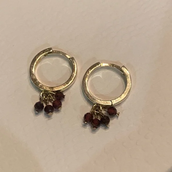 .925 stamped hoop Earrings garnet Beads - Picture 5 of 5